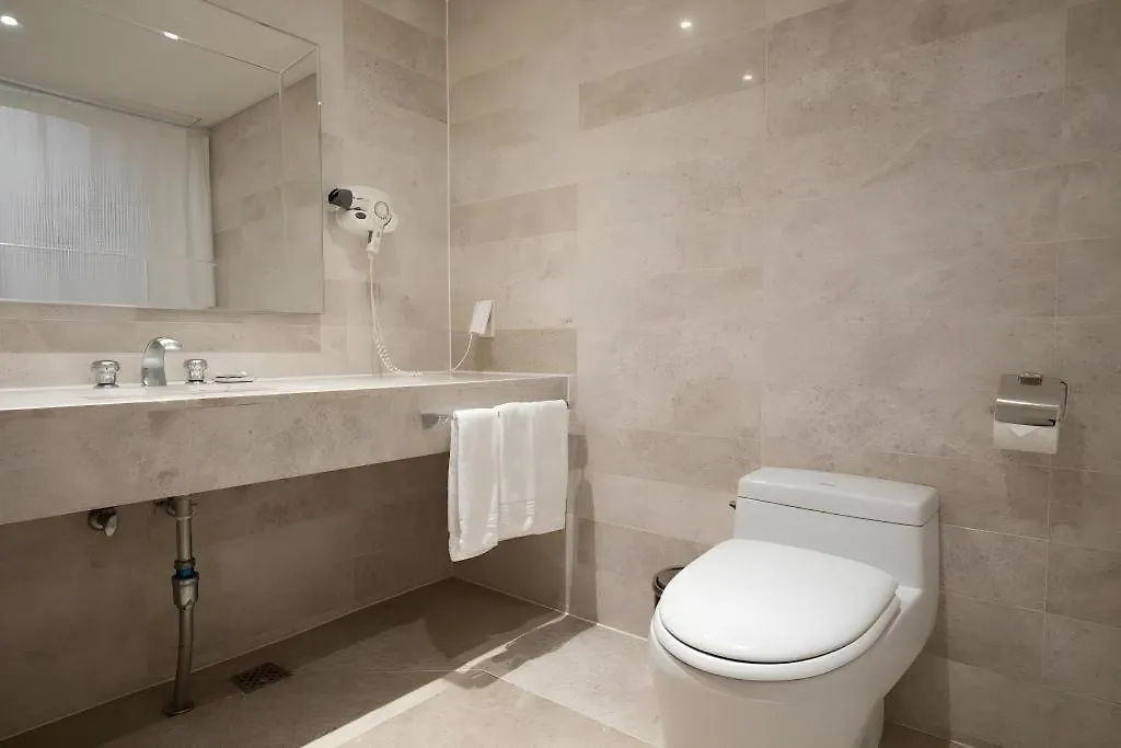 Hotel Illua Busan 4*,